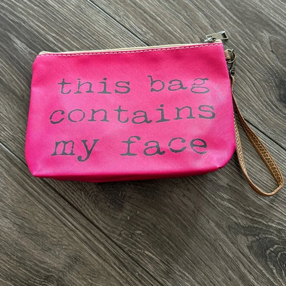 WRISTLET MAKEUP BAG